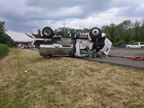 Truck rollover closes northbound lanes of I-91 in Enfield, police say