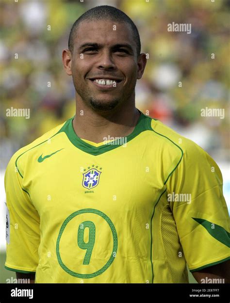 Ronaldo real madrid 2005 hi-res stock photography and images - Alamy