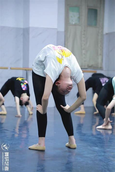 舞研全日制中国舞高二期中专业测试丨这群舞蹈生已蓄势待发，全力向2022年艺考冲击！_2023舞蹈艺考最新资讯-舞蹈艺考培训就在舞研艺考！