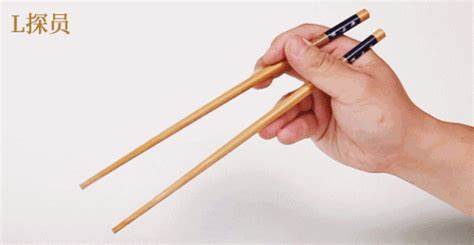 吃饭为什么不能舔筷子