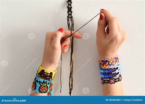 Traditional Weaving Process Image 的图像结果