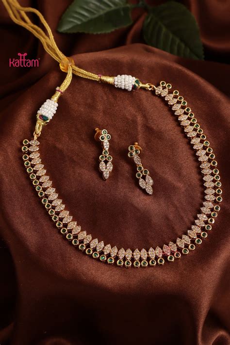 Riona - AD Green Choker - Kattam