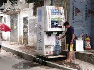 郑州一小区新换的直饮水站竟是“三无”产品?-大河新闻