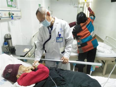 108岁高龄老人康复出院了_成都东区医院