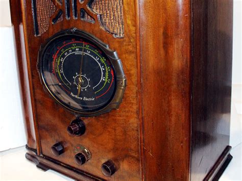 1936 Northern Electric Model 610 3-Band Tombstone Radio