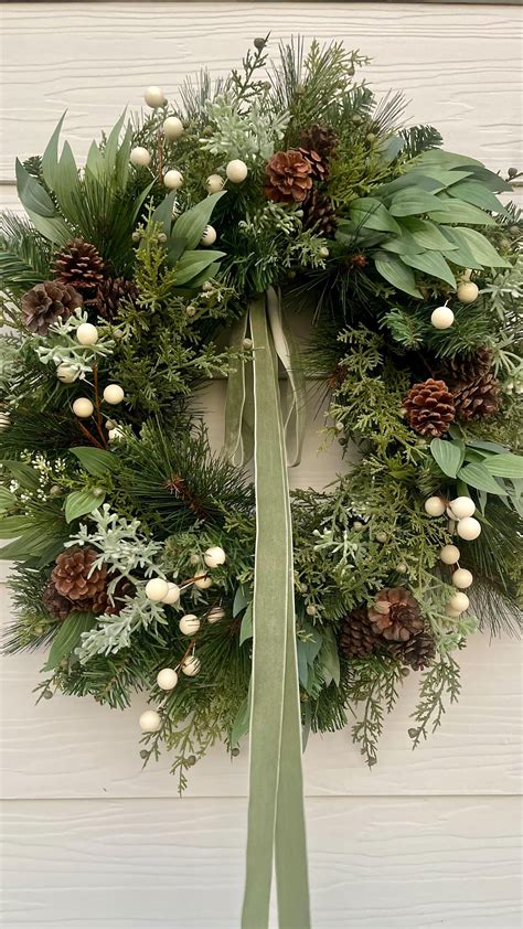 Pin by Manja Ebus on Kerstmis | Christmas wreaths, Christmas wreaths ...