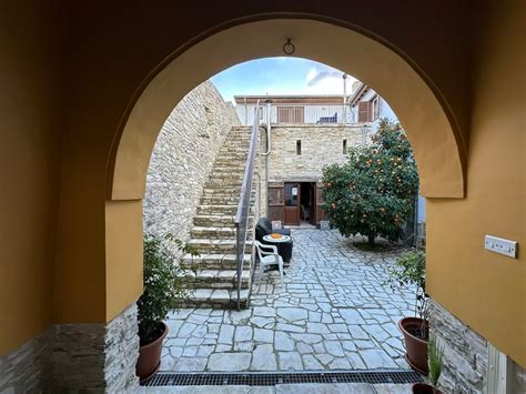 Art & Travel Therapy in Cyprus for Digital Nomads and Travelers ...