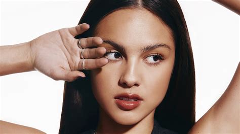 Download Face American Brunette Actress Singer Celebrity Olivia Rodrigo HD Wallpaper