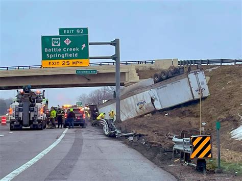 New York man killed in I-94 crash when semi hits guardrail, overhead ...