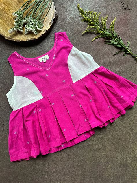 Sleeveless Crop Top Blouse With V Neck|Pondering Pixie|Suta
