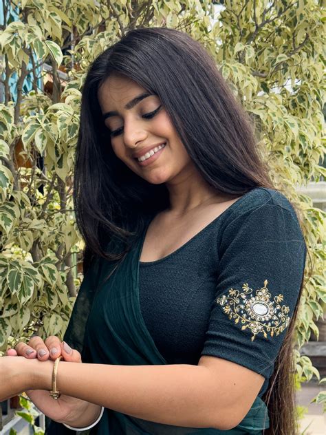 Vajra Bottle Green Bajuband Embroidery Work Stretchable Saree Blouse ...