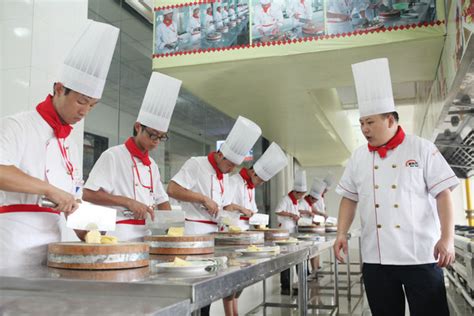 哪里有学厨师短期培训班_学厨师_陕西新东方烹饪学校