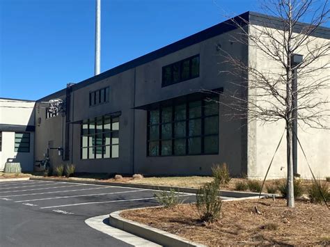 Storefront Window Installation 的图像结果