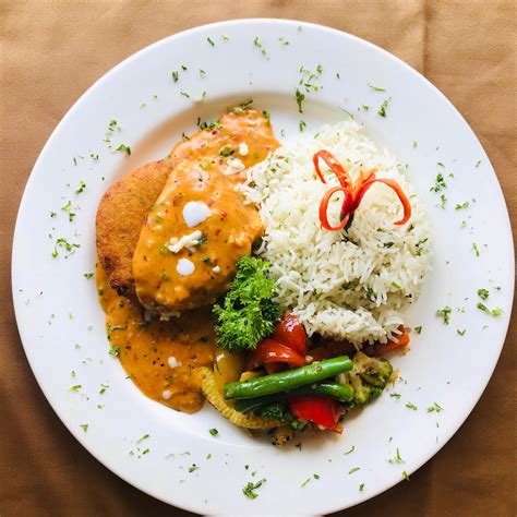 This Exquisite Restaurant Offers Amazing Food Along Pretty Interiors | LBB