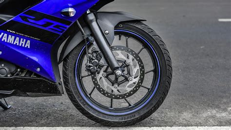 Yamaha YZF-R15 V3.0 2018 STD Bike Photos - Overdrive