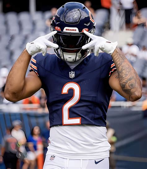 dj moore pfp in 2025 | Nfl football players, Nfl football pictures ...