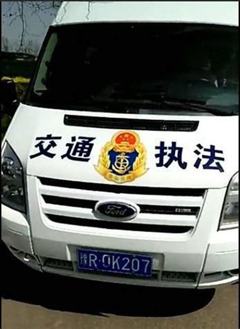 邓州一辆交通执法车使用假牌照 3名涉事人员被停职_新浪河南_新浪网