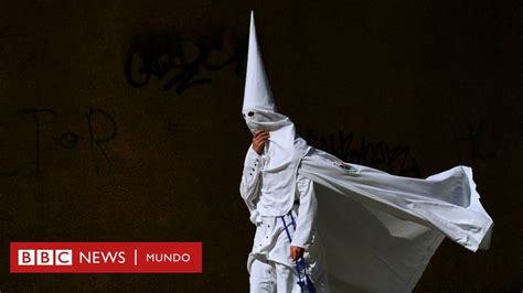 De dónde procede el capirote, el llamativo gorro que llevan los ...