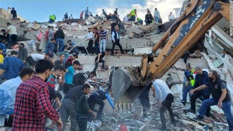 组图：意大利地震废墟现场紧急救援_新闻中心_新浪网