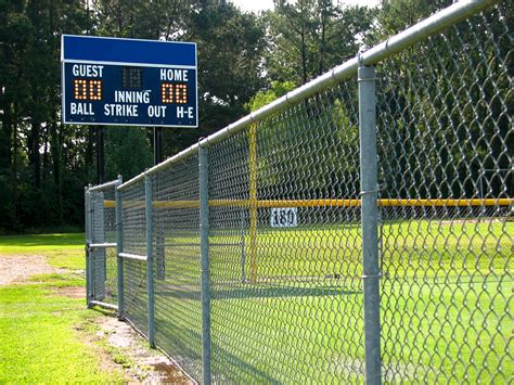 Afbeeldingsresultaten voor chain link fence