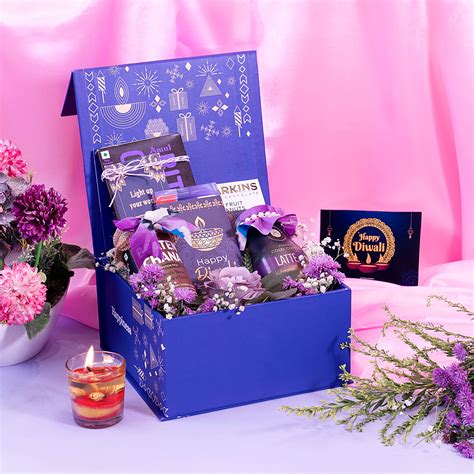 Find Best Gift Hampers Online with Unique Personalisation – Giftcarnation