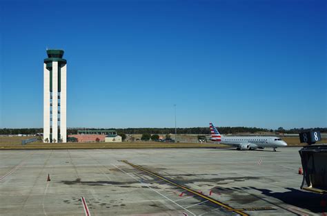 Police Board Southwest Airlines Plane At Savannah/Hilton Head ...