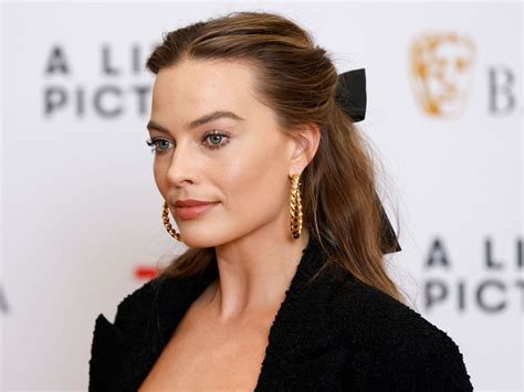 I Found a $9 Dupe for Margot Robbie's Hair Bow | Who What Wear