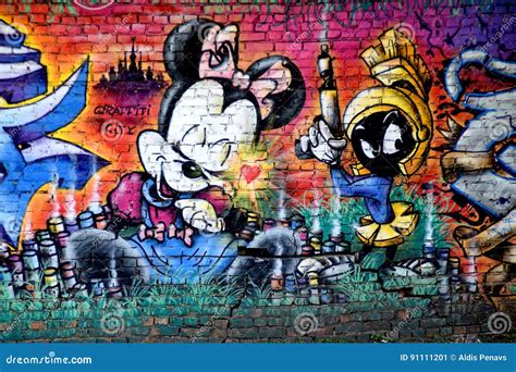 Minnie Mouse and Marvin the Martian Editorial Photo - Image of company ...