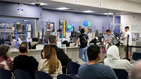 Real ID: 2025 deadline, Oregon DMV wait times, documents needed