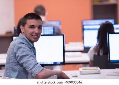 Students in Computer Room 的图像结果