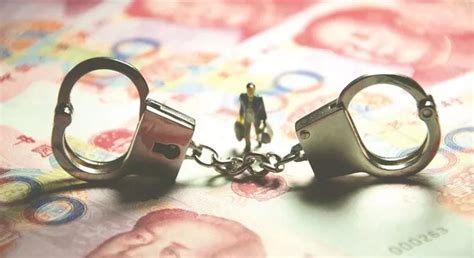 内外勾结，利用“家装贷”他们骗了银行3000多万，上海警方成功侦破一起协助贷款人虚构交易骗取贷款的商业贿赂案