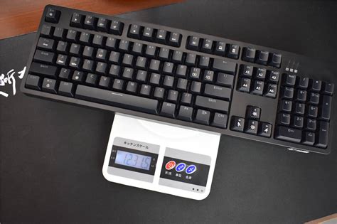 机械键盘怎么选？斗鱼DKM150双模设计，百元价格同样能“打”！__财经头条