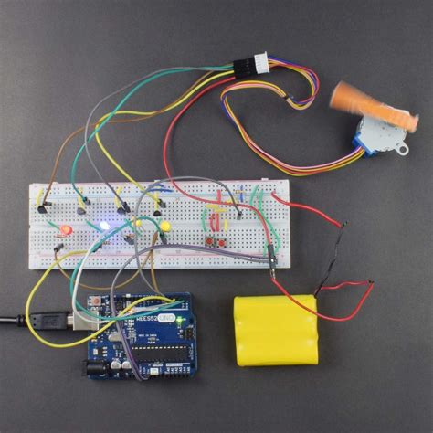 REES52 Control the directional Rotation of Stepper Motor by pressing ...