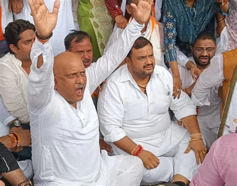 UP: कांग्रेस प्रदेश अध्यक्ष अजय राय समेत 23 नेताओं पर FIR, ED दफ्तर के ...