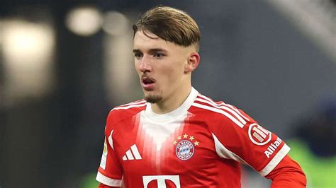 The German Lionel Messi! Bayern Munich wonderkid Lennart Karl plays ...