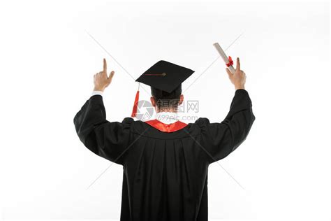 人拿着文凭被白色隔离的背影高清图片下载-正版图片503161006-摄图网