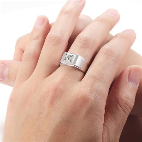 男生戴戒指的含义图解 - 中国婚博会官网