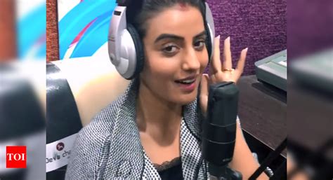 Akshara Singh releases a heart-break song 'Nazar Ke Samane Kabhi Ana Na ...