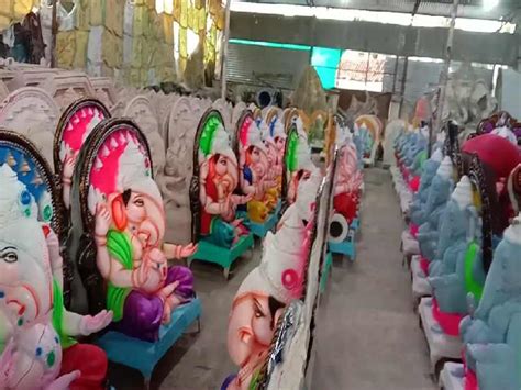 Pandemic shrinks Ganesh idols, Dhoolpet artists incur heavy losses