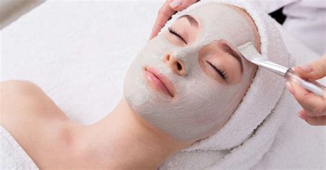 Step-By-Step Guide To Giving A Perfect Facial At Home | Femina.in