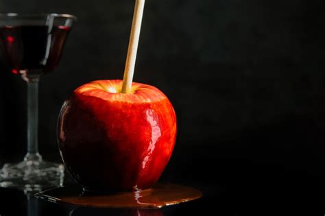 How to Make Red Wine Caramel Apples | Wine Enthusiast