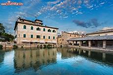 le terme bagno vignoni bagno vignoni nelle terme borgo medievale della le terme bagno vignoni bagno vignoni nelle terme borgo medievale della