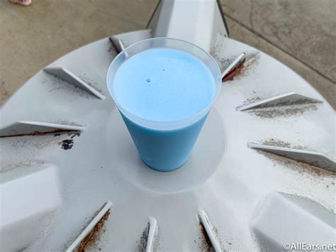 Disney Recipe: Make the Iconic Star Wars Blue Milk at Home! - AllEars.Net