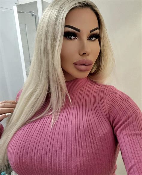 Beautiful Bimbo😍 : r/Blondes