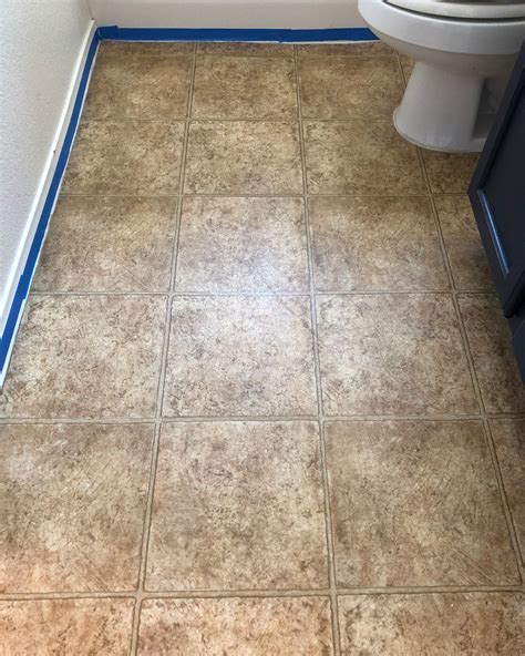 How to Paint Linoleum or Tile Floors--Bathroom Makeover Part 2 – BB Frösch
