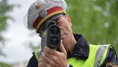 Tiroler nennt Polizisten auf Facebook „Schlümpfe“ – Strafe - UnserTirol24