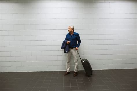 Travel Alone Man 的图像结果