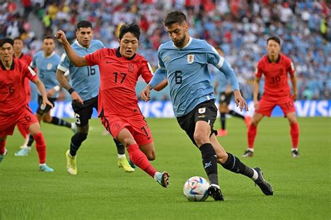 韩国队首赛0比0战平乌拉圭 — 世界杯足球赛