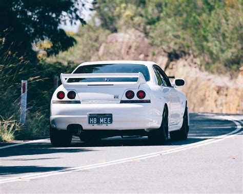 Download wallpaper 1280x1024 nissan skyline, nissan, car, white, back ...