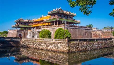 https://www.vietleadingtravel.com/images/Vietnam/Tour/Hue/Attractions/Citadel/Hue-Imperial-City-Vietnam-2.JPG